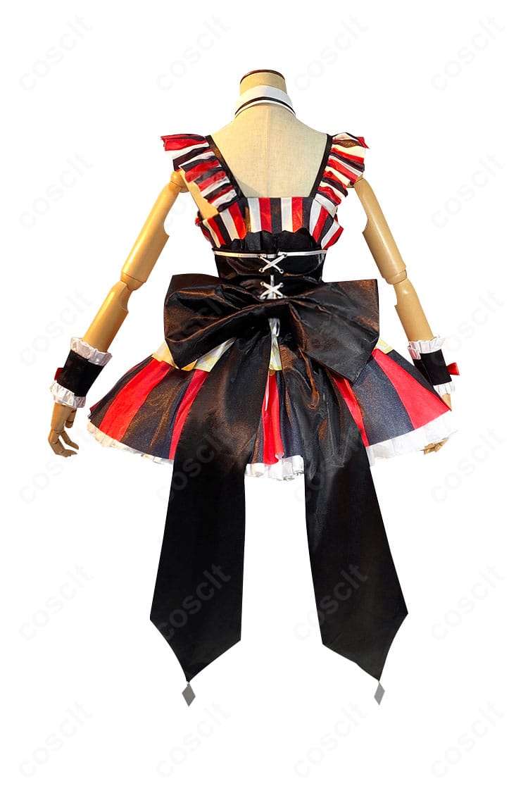 北条そふぃ5周年衣装の背面。背中の大きな蝶結びとスカートの広がり、後ろ姿のラインを確認できる。