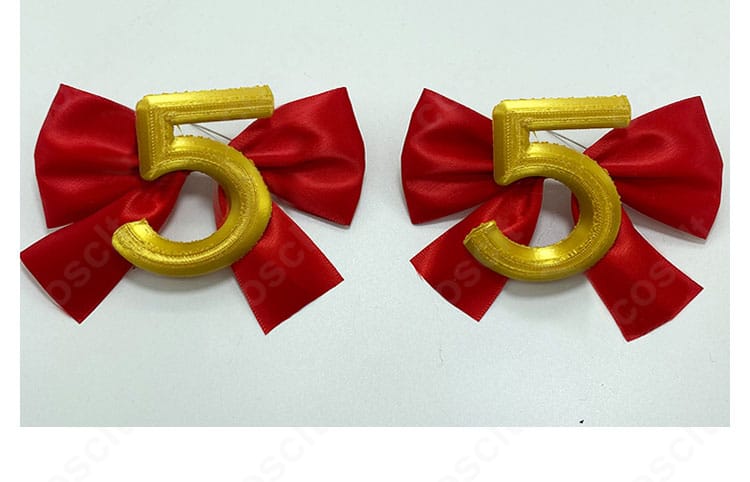 北条そふぃ衣装の胸元「5」装飾のアップ。5周年を象徴するモチーフが印象的。