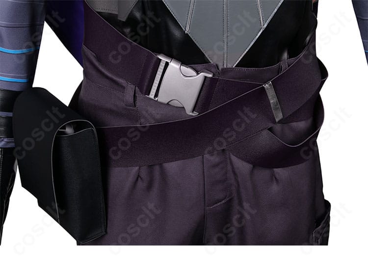 オーメン衣装のウエストとベルト周り。ポーチ固定ループと金具、サイズ調整機構を忠実に再現。