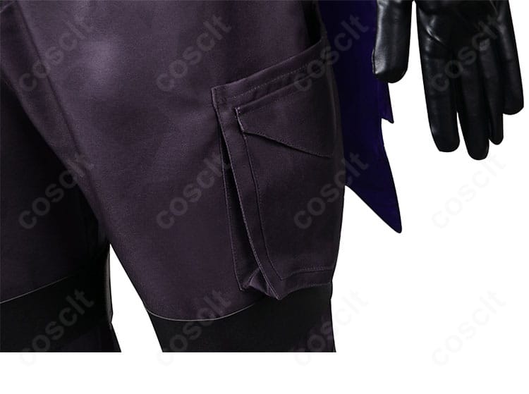 オーメン衣装のパンツポケット装飾。実用的なフラップとステッチでリアルな造形を表現。