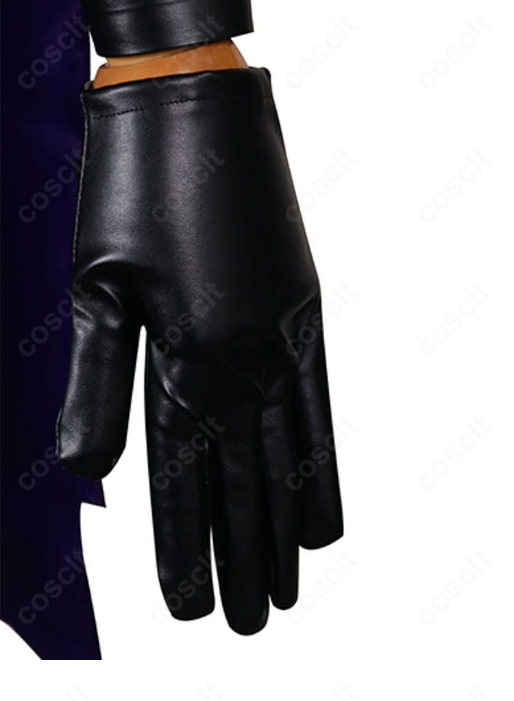 オーメン衣装の手袋ディテール。手首まわりのパネル構成と素材感をアップで表示。