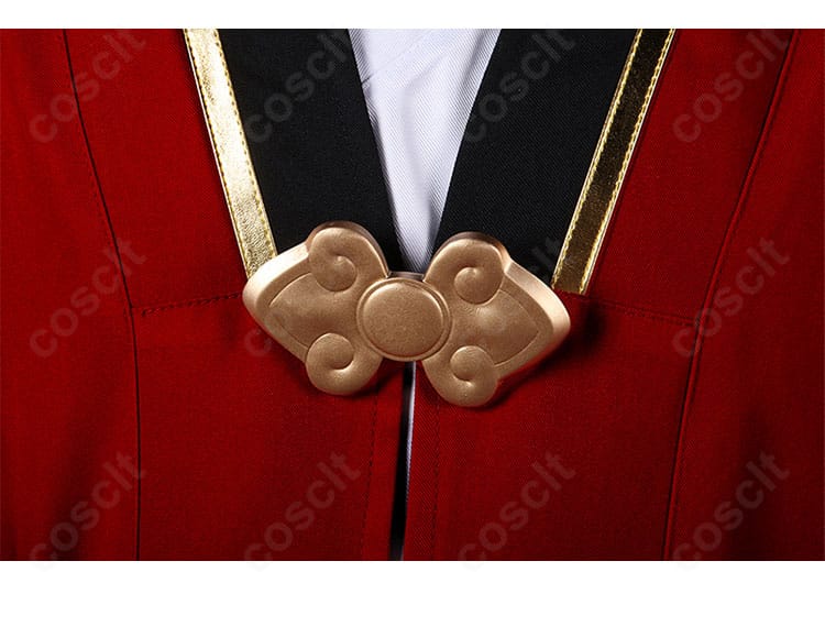 ウェイ衣装の門襟装飾アップ。刺繍意匠と金具パーツの質感が見えるクローズアップ。