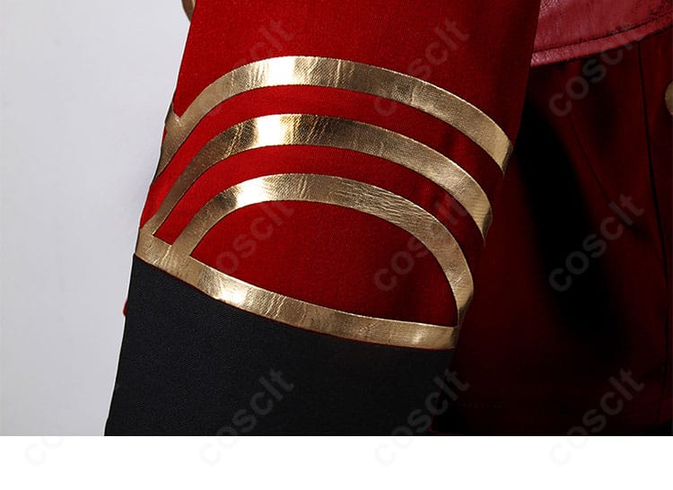 ウェイ衣装の袖口装飾と生地感。トリムの配色と刺繍の精度を確認できる。