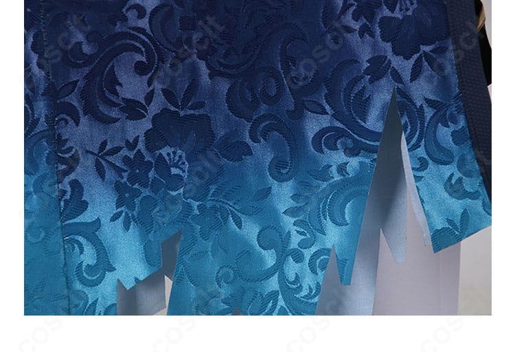 裾(衣摆)の装飾アップ。ドレープと縁取りの仕上げを確認