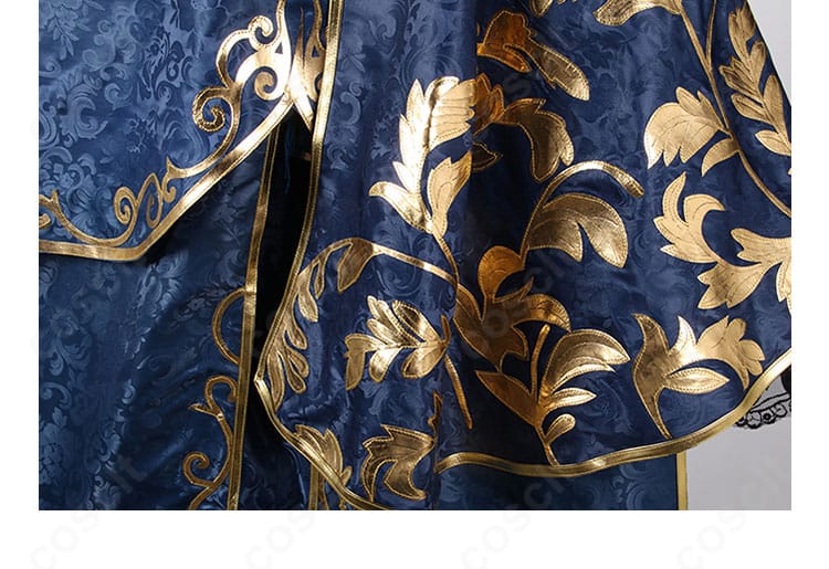 披肩パーツの装飾アップ。縁取りと模様の精密さを確認できる