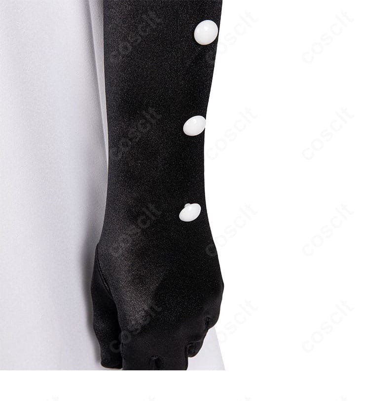 飛鳥=R=クロイツ コスプレ衣装 手袋の装飾詳細。甲部分の意匠と素材感、フィット感の設計を示す。