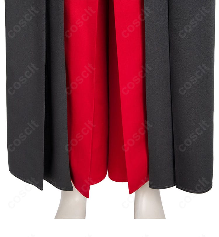 飛鳥=R=クロイツ コスプレ衣装 ズボンの装飾ディテール。ステッチワークと生地感、直線的な意匠を近接で表示。