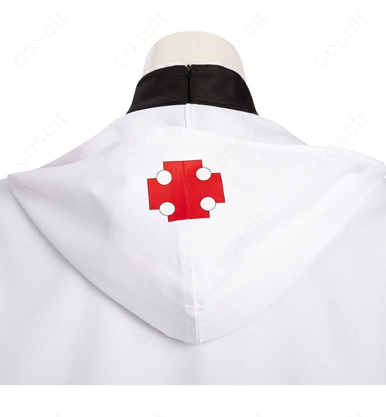 飛鳥=R=クロイツ コスプレ衣装 帽子装飾の詳細。縁の造形と装飾パーツの質感にフォーカス。