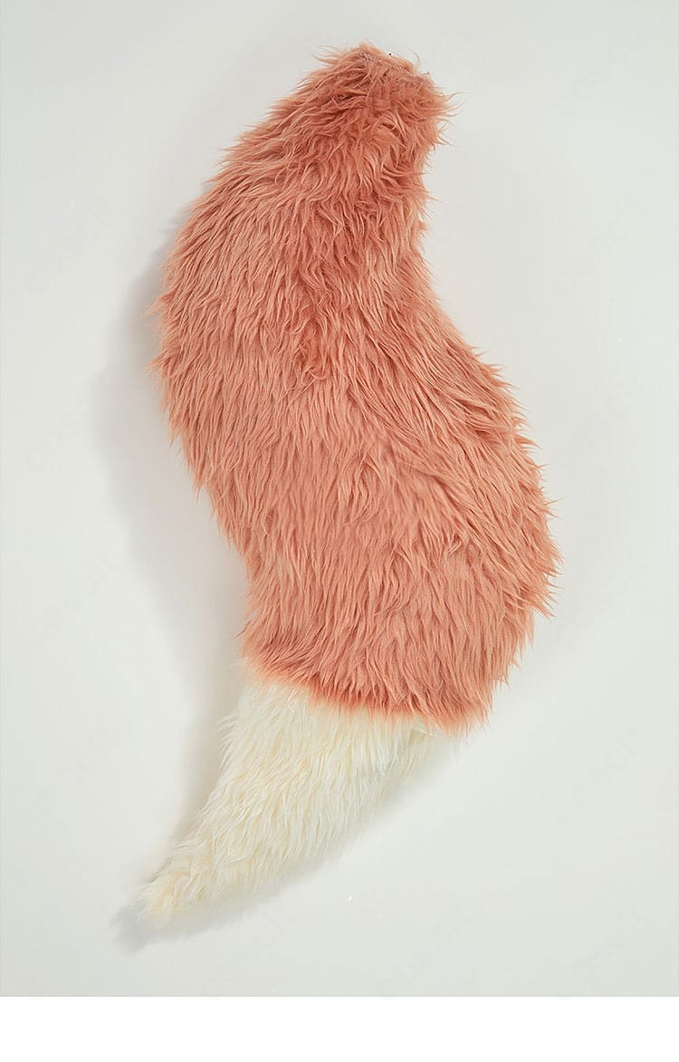 ホロ コスプレ衣装の尾部デザインとボリューム感を示すディテール写真