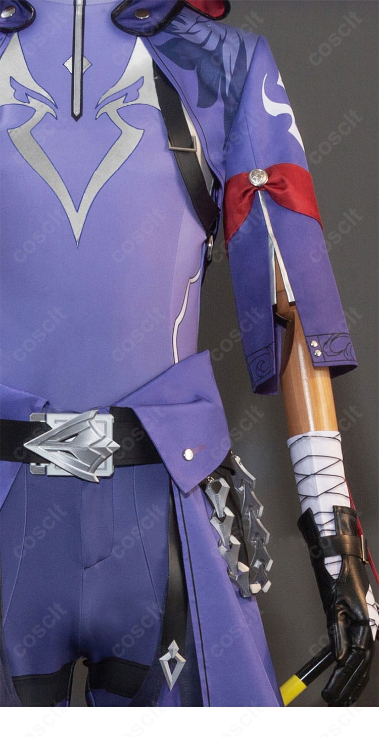 崩壊:スターレイル モゼ 無 コスプレ衣装の左肩装飾アップ。対称的デザインと重厚感のある素材感を表現。