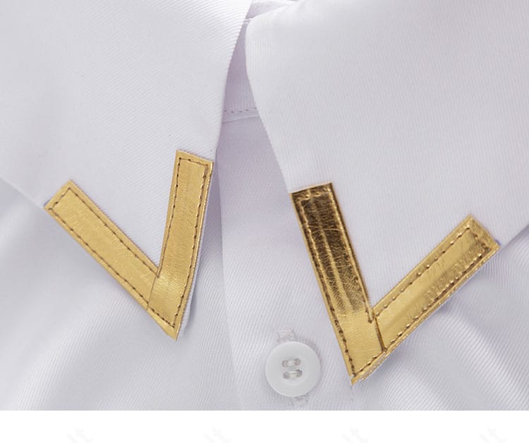 シャツ襟の装飾アップ。ネクタイピンと襟の形状が端正に再現。