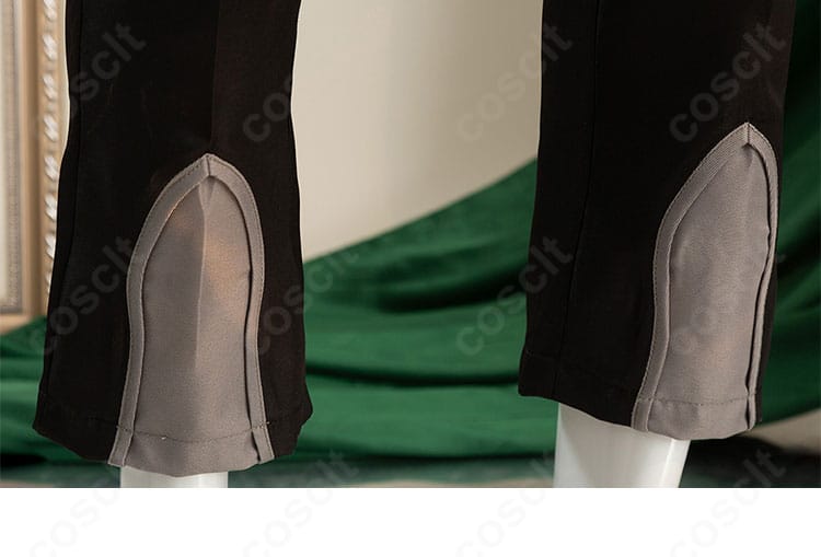 ズボン裾から靴周りまでの細部写真。脚線をきれいに見せるラインが分かる