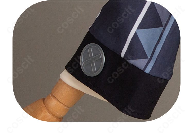 袖口近影：袖口の装飾とカフ形状を示すディテール