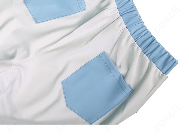 ジャージパンツ背面のポケットと切替。バックスタイルのアクセントを表現