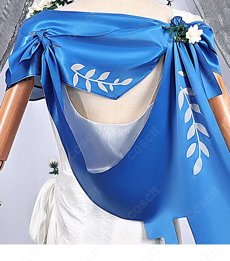 背面全体の装飾。ストールと後ろ姿の優雅なデザイン。