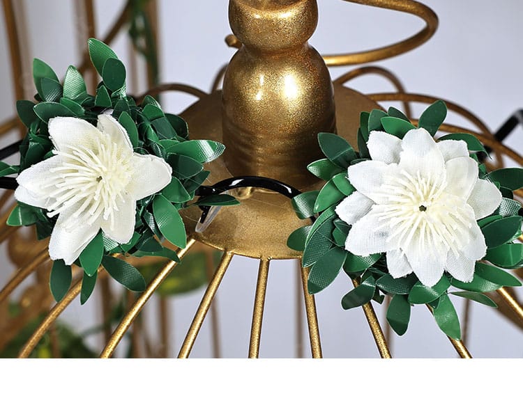 湖中の姿の髪飾りアップ。エレガントな花柄モチーフの装飾。