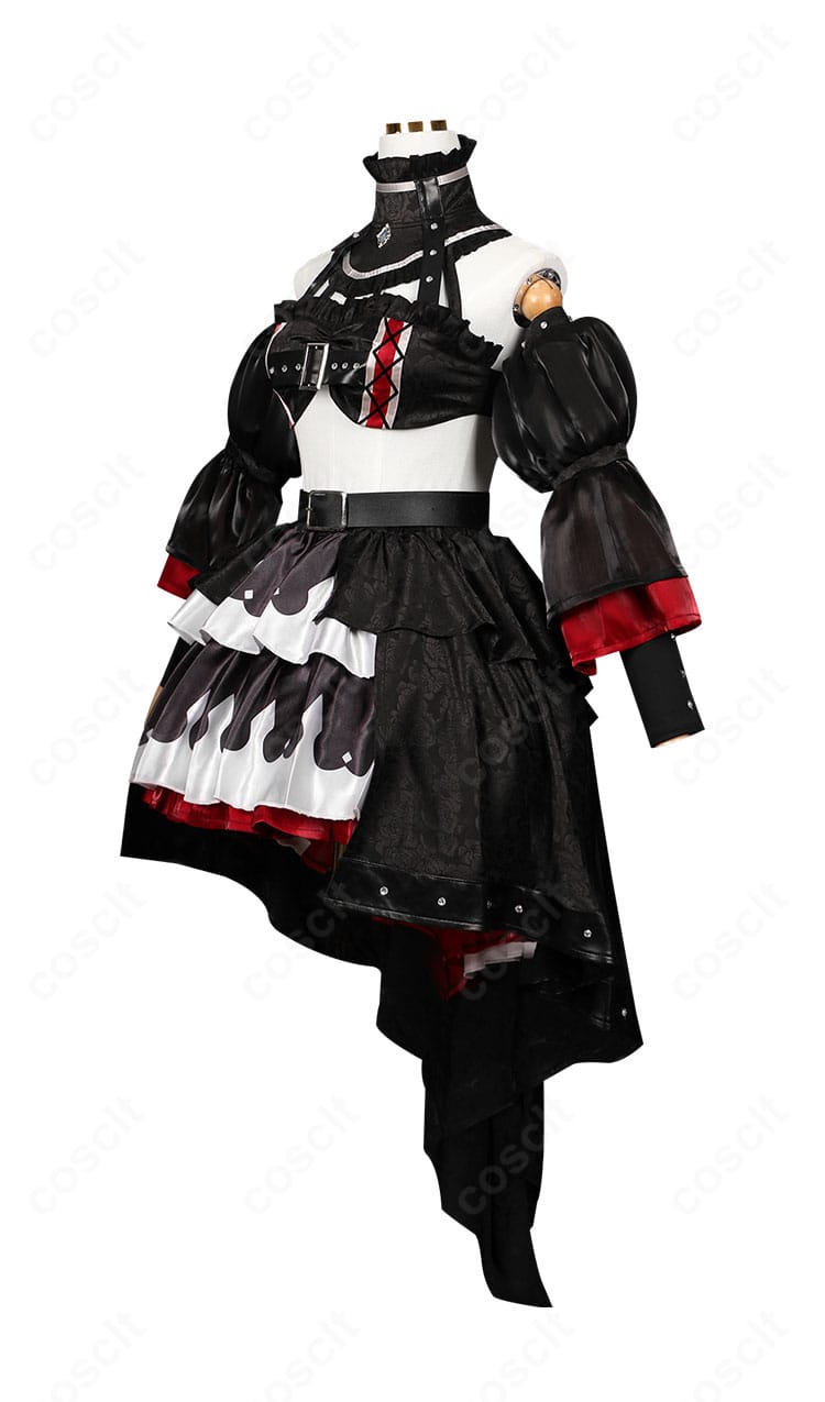 魔王コスプレ衣装の側面。肩線から袖口、スカートのフレアとフィット感、ベルト位置のバランスを示すカット