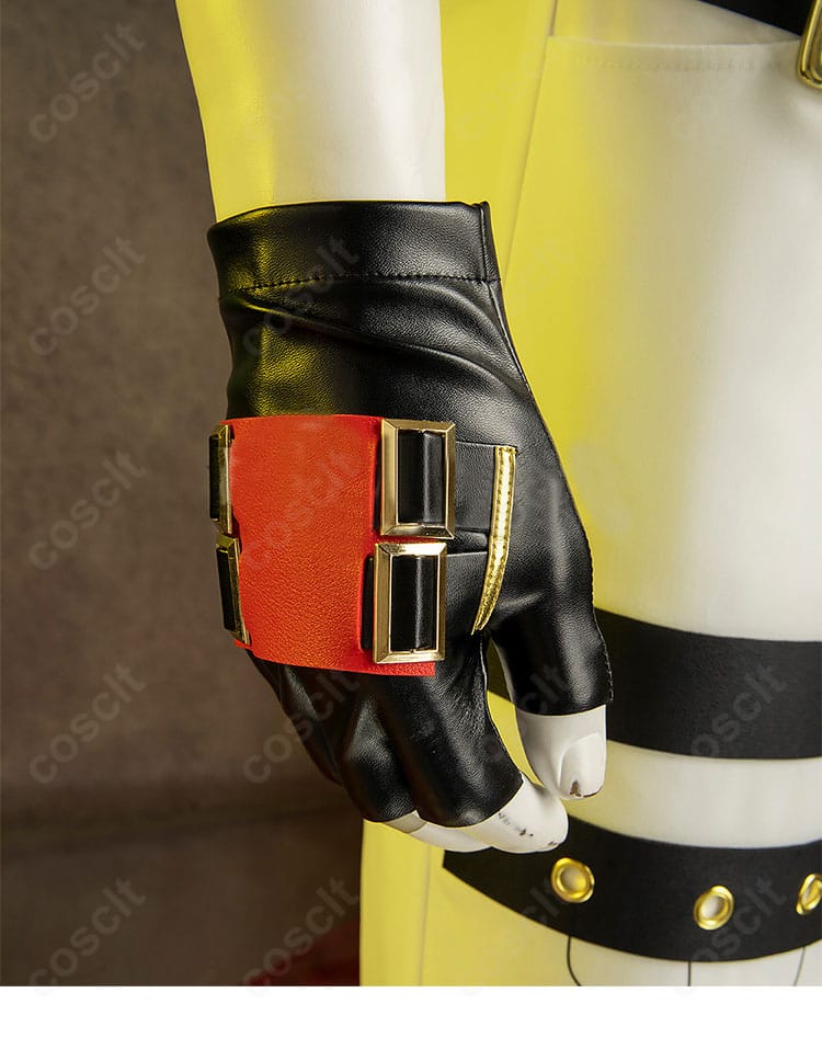 ソル=バッドガイ衣装の手袋ディテール。甲部分の装飾と質感、指の可動域を確認できるクローズアップ。