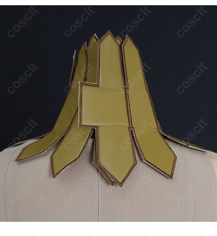 ダンジョン飯 フレキ コスプレ衣装 首飾りディテール。モチーフ形状と留め部分の丁寧な作りが見えるアップ