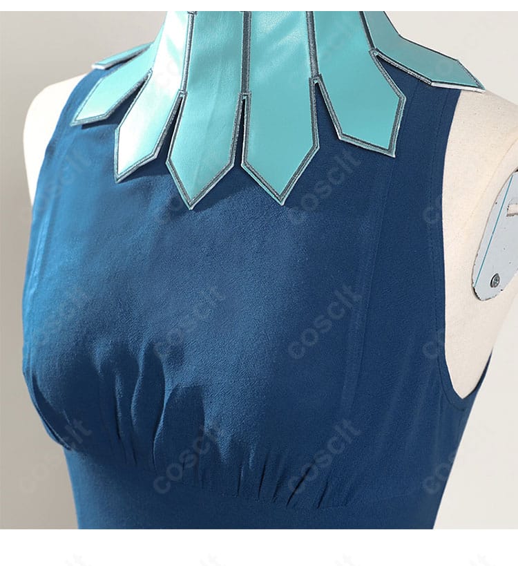 マルシル コスプレ衣装の首飾りディテール。刺繍装飾の質感と仕立ての近接