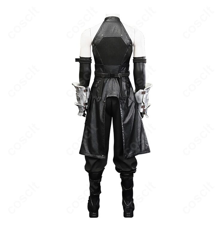 セフィロス 羽刃の修験装コスプレの背面。背中の切替とロングコートのフレア、ベルトの取り回しを明瞭に表示