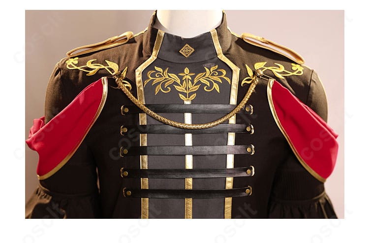 胸前装飾の詳細。胸元の装飾パーツと生地のハリ感、ステッチワークを拡大表示。