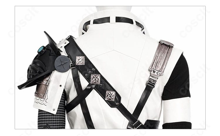 背面装飾のクローズアップ。クラウド衣装特有のストラップ配置を再現