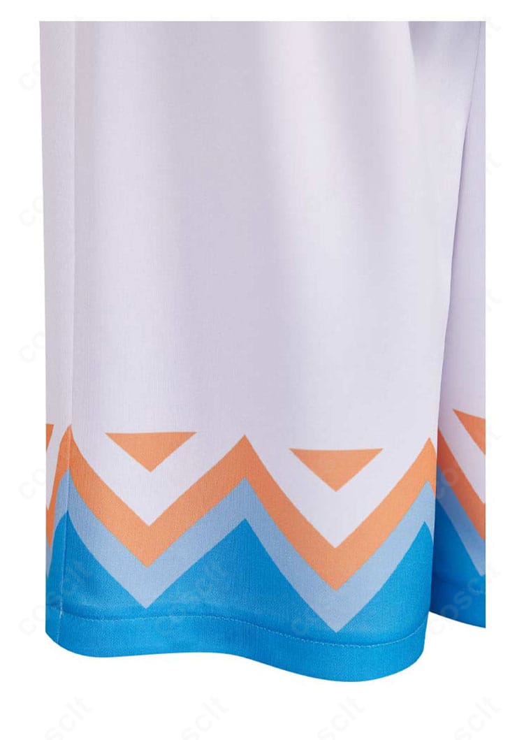 ショートパンツ脚部の装飾ディテール。端処理とステッチの均一さが分かる高品質仕上げ。