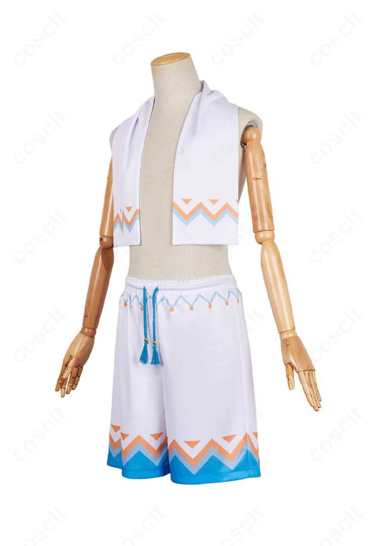 左側面のシルエット強調。脚をすっきり見せる丈感と、マフラーのバランスがクールな印象を与える角度。