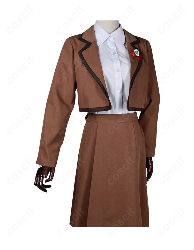 リコ セキエイ学園制服の側面シルエット。裾の落ち感とウエストラインのバランスを確認できる。