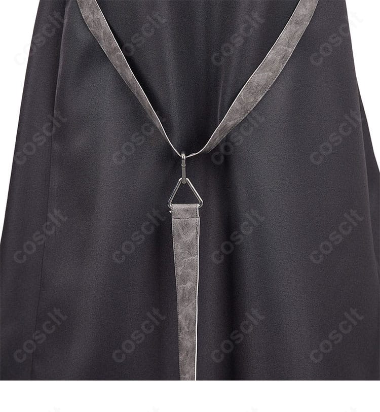 亜白ミナ衣装のスカート背面装飾。後ろ姿のラインと裾の動き、装飾の配置が分かる