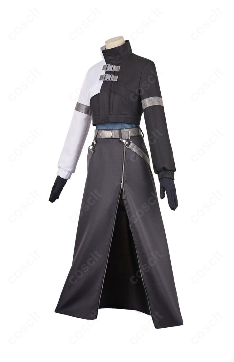 亜白ミナ 隊長制服コスプレ衣装の左側面。袖口デザインとスカートの落ち感が分かるサイドビュー