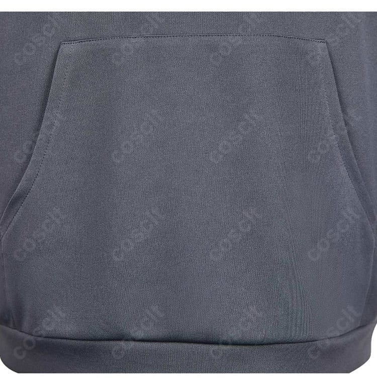 フロントポケットのディテール。実用的な収納と丁寧な縫製がわかるアップ