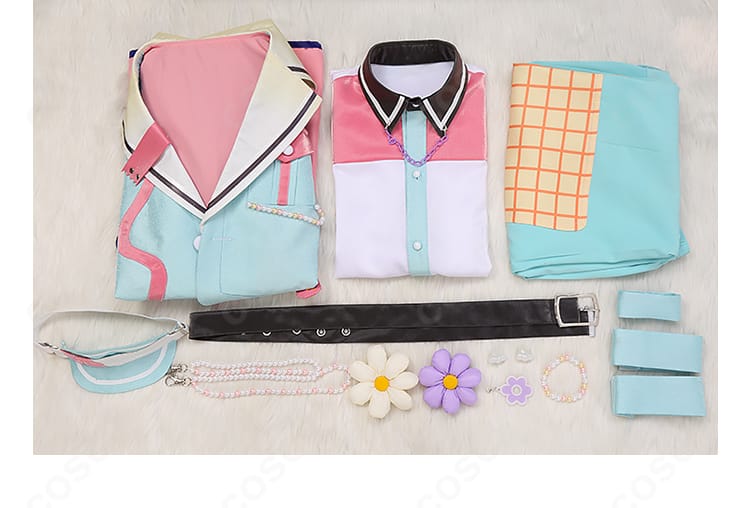 ハッピーチャーム衣装のセット内容一式。コート、シャツ、ズボン、帽子、各種飾りの同梱物を並べて表示。