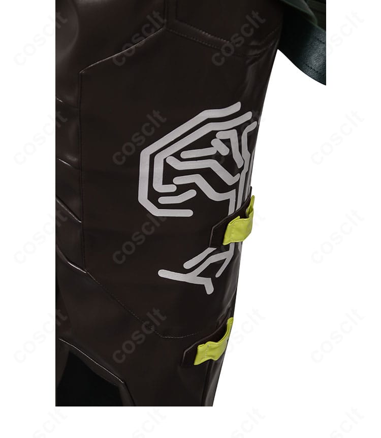 ズボン裾ディテールの拡大、ステッチとライン取りの整い