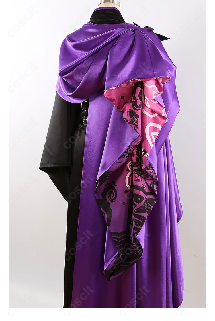 英霊博装の背面ディテール。腰帯からマント裾までの装飾配置を明確に示す。