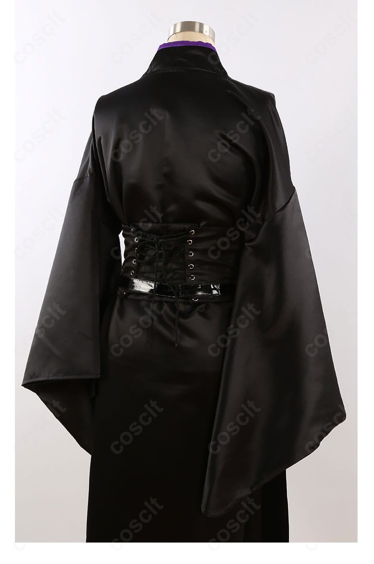 腰封背面ディテール。バックル位置と縫製ラインが美しく整う仕上げ。