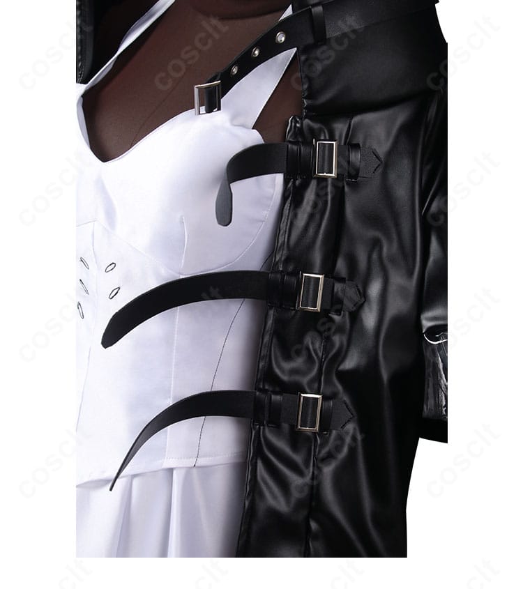 焔影リード コスプレ コート前立て装飾のクローズアップ。クラシックなボタン意匠が際立つ。