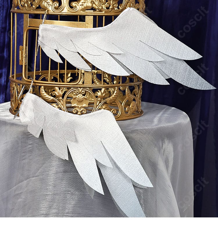 サンデー新衣装の羽翼風飾り。幻想的なモチーフでステージ映えするディテール。