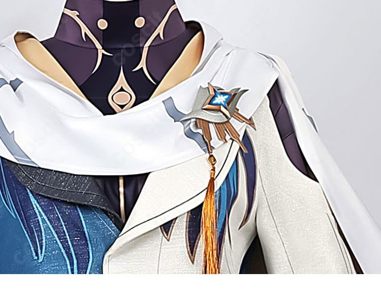 サンデー新衣装の胸元ディテール。胸飾りと装飾パーツがエレガントさを演出。