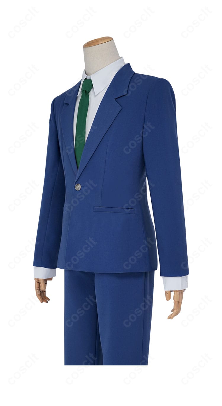 名探偵コナン 工藤新一コスプレの左側アングル。パンツの落ち感とフィット感が伝わる一枚。