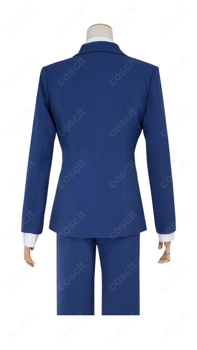 工藤新一コスプレ衣装の背面デザイン。背面のシルエットとセンターベントのラインを確認できる画像。