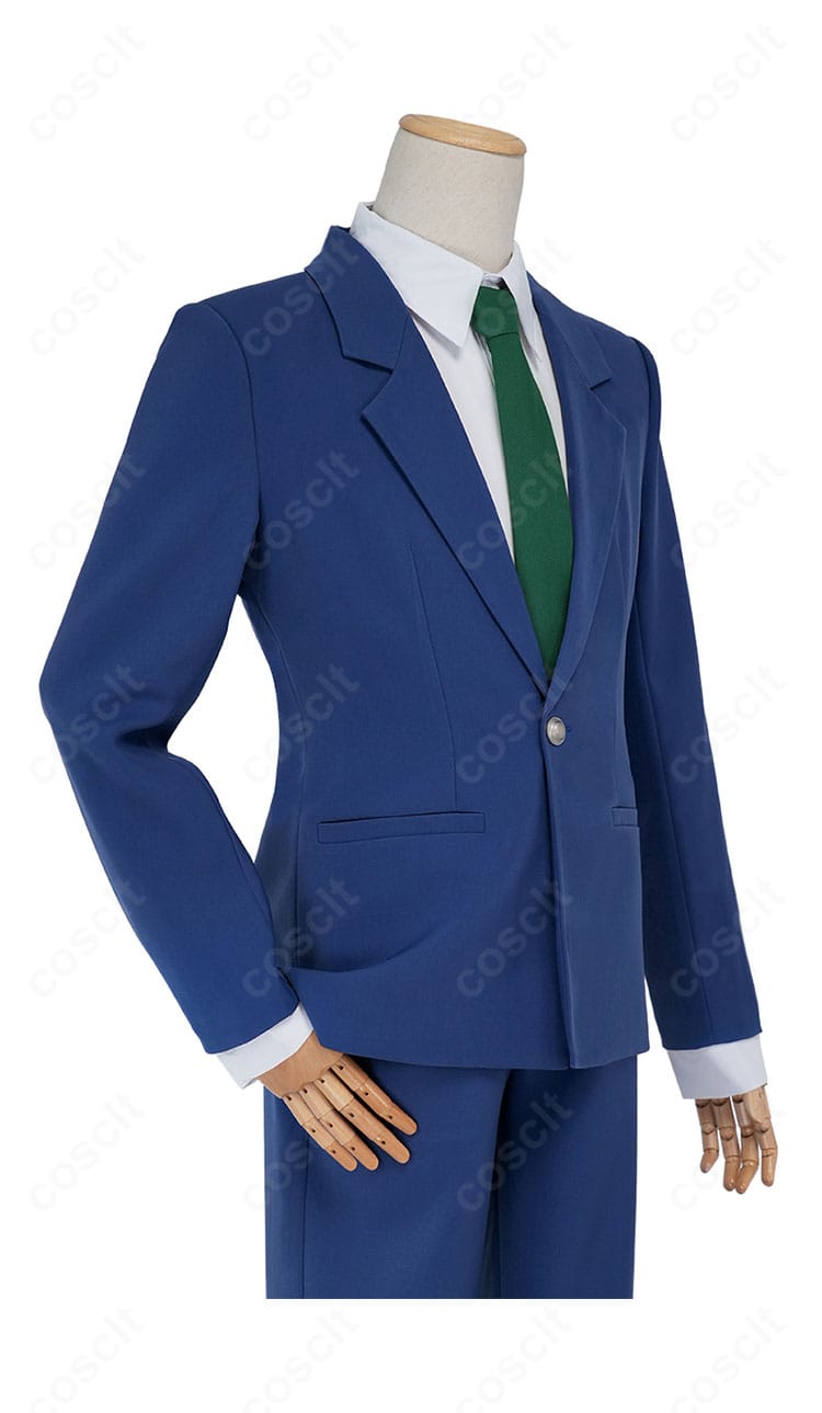 名探偵コナン 工藤新一コスプレの右側アングル。ジャケットのラインと袖口の仕立てがわかる画像。