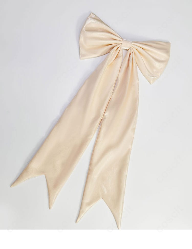 バトルコスチューム背面装飾の詳細。リボンの結び目と留め構造、スカートのギャザー分量が分かる角度。