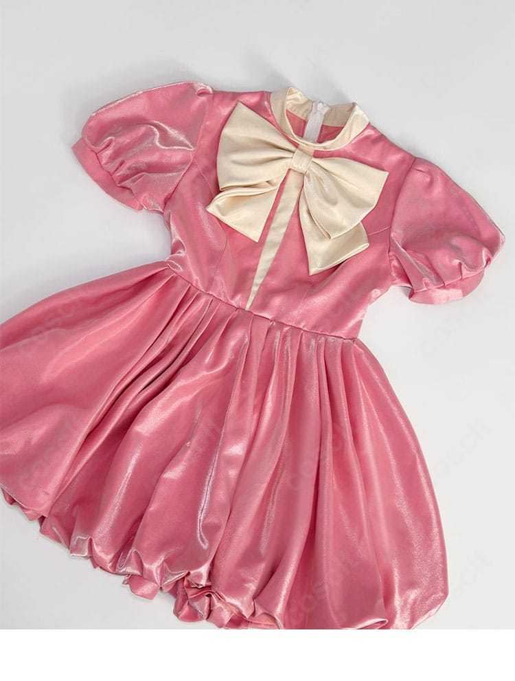 木之本桜コスチュームの装飾ディテール。トリムの発色と端処理、縫い目の整い方を強調した近接写真。