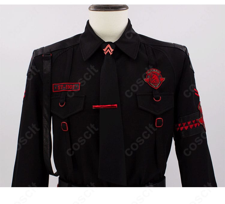 襟元とネクタイ結び目のアップ。襟の角度と結びのボリューム感がわかる精細なディテール。