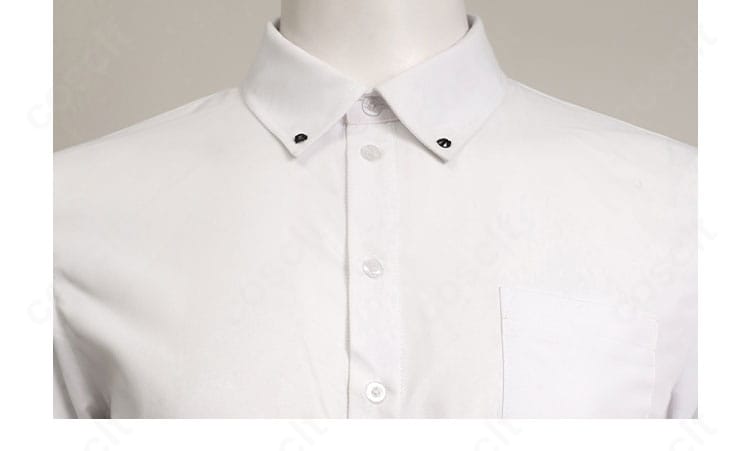 インナーシャツの素材感アップ。程よいマット感と滑らかな手触りを表現。