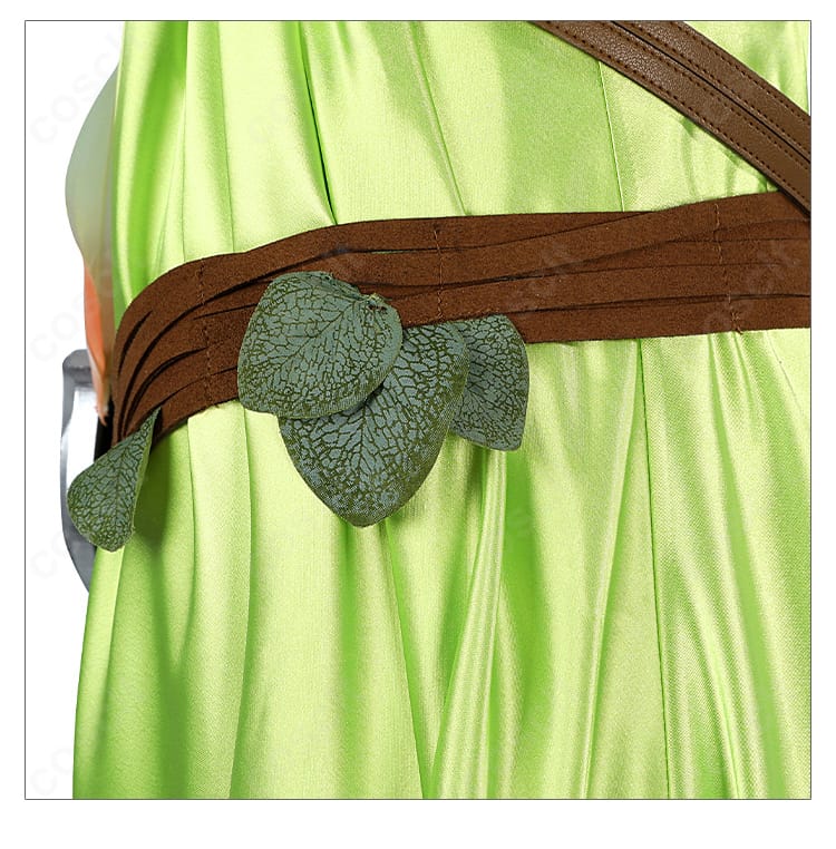 背面腰部リボンの飾り詳細。結び目の形状とドレープの流れが分かる。