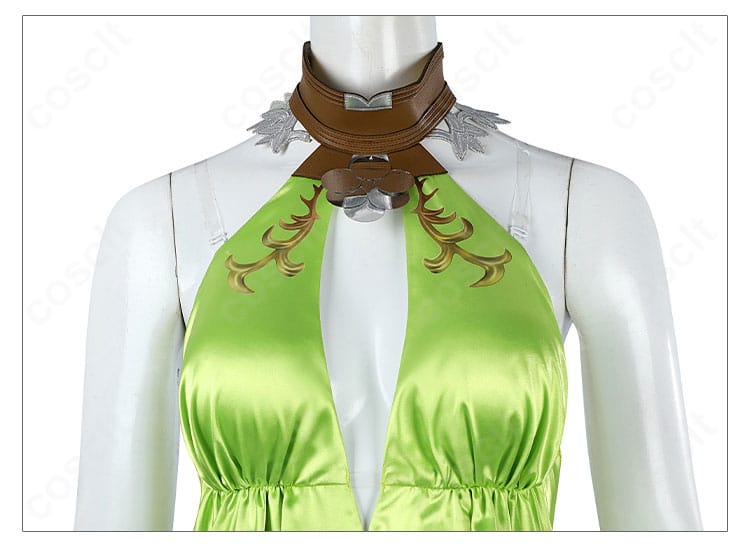 首飾りディテールのアップ。女神らしい華やかなモチーフと留め具構造を撮影。