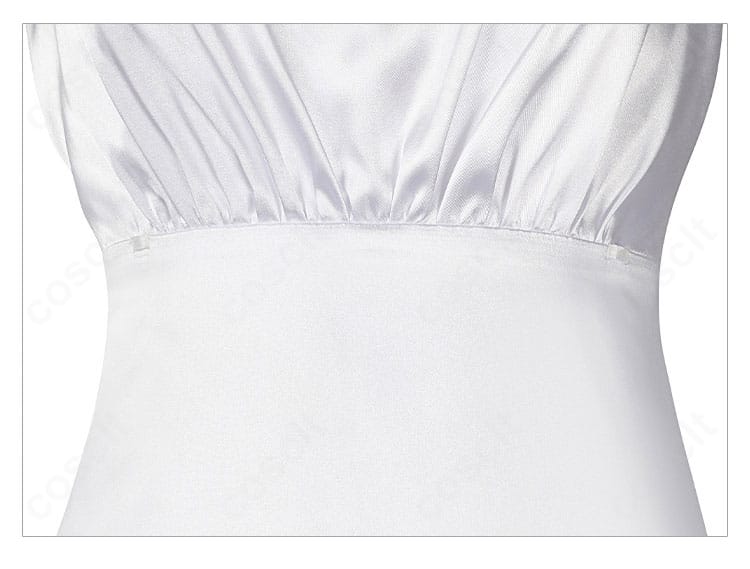 スカート裾の装飾ディテール。歩くたびに揺れる軽やかさと華やぎを演出。